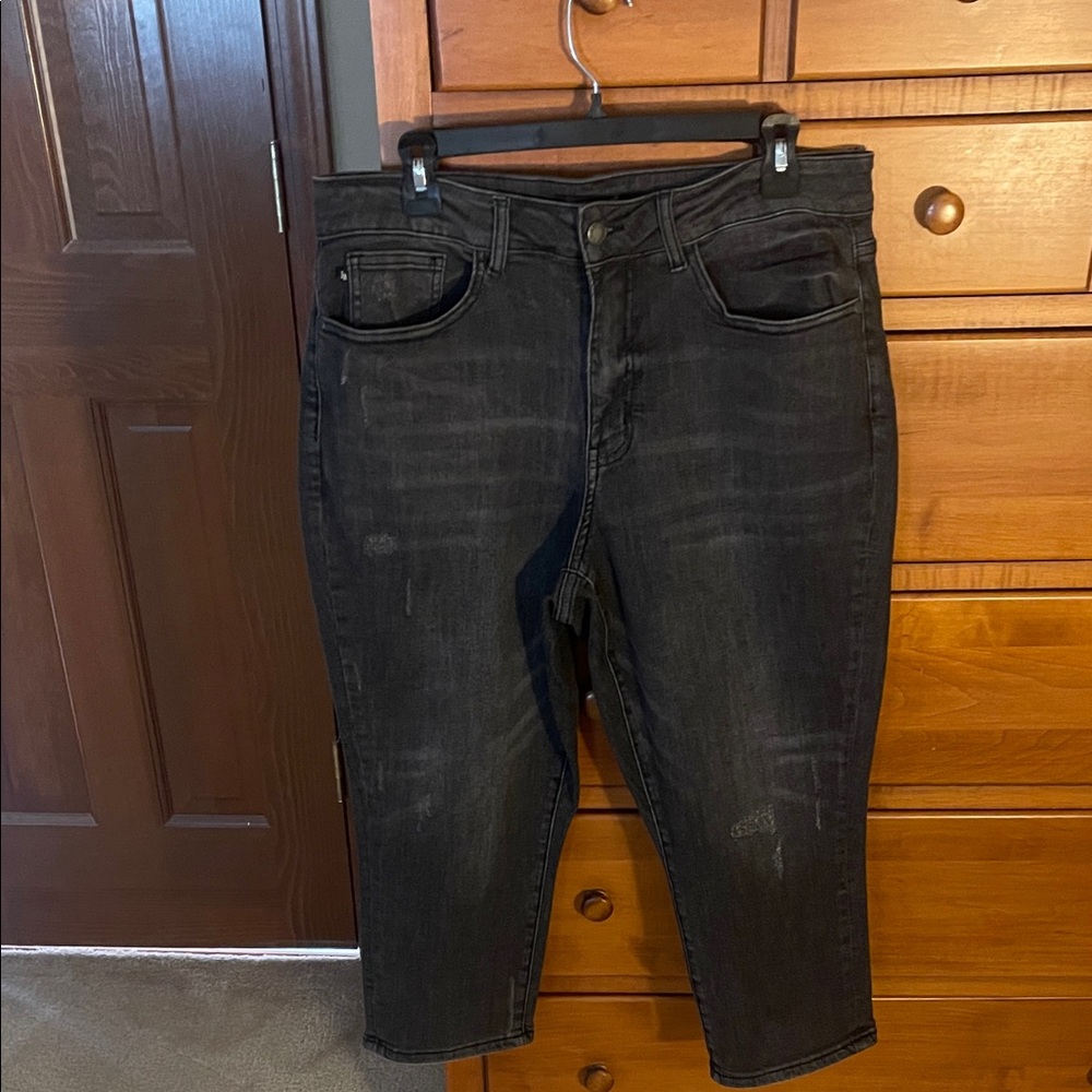 Judy Blue Women's capri Jeans in Black